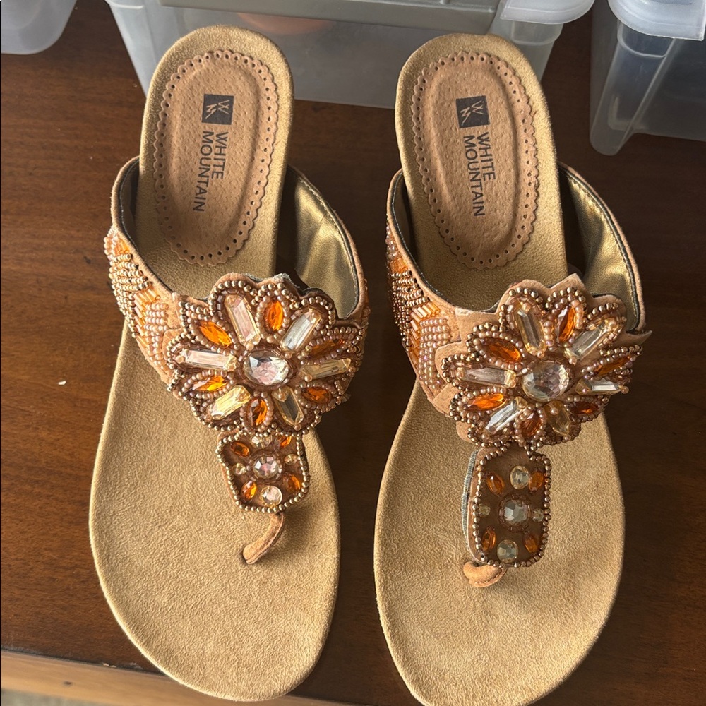 White Mountain Women's Brown Beaded Sandals